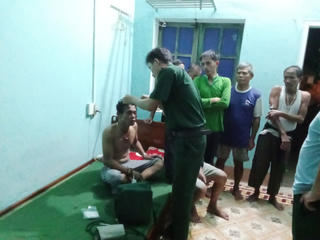 Ngư dân bàng hoàng kể phút giây tàu cá bị trúng bộc phá chìm trên biển Quảng Trị