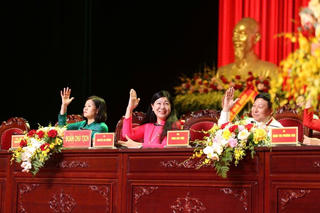 Tăng đại diện tổ chức thành viên, cá nhân tiêu biểu vào tổ chức Mặt trận