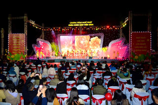 Người dân Quảng Ninh hân hoan chào năm mới