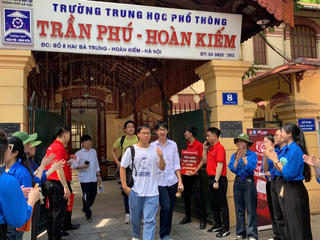 Băn khoăn câu chuyện thủ khoa