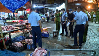 Khởi tố 3 vụ án liên quan buôn bán lợn chết, lợn bệnh tại Hà Nội