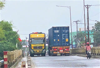 Quảng Nam: Cấm xe sơ mi rơ moóc, xe kéo rơ moóc qua cầu Phong Thử