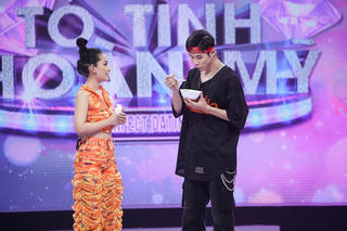 ‘Hot girl’ 2k2 mang cơm mực tự nấu đến tỏ tình anh cả Trung Huy