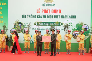 Bộ Công an phát động Tết trồng cây 'Vì một Việt Nam xanh'