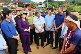 Hỗ trợ người dân vùng lũ Sơn La