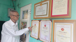 Nhà báo nghiệp dư ở tuổi 100