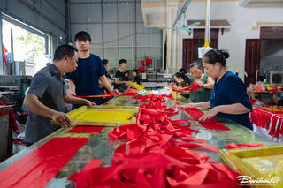 Hà Nội: Làng cờ Từ Vân tất bật sản xuất, phục vụ dịp Quốc khánh 2/9