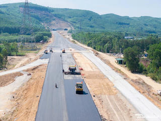 Chính phủ yêu cầu Đà Nẵng và Quảng Ngãi bàn giao mặt bằng cao tốc Bắc-Nam trước 15/7