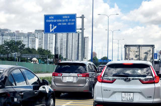 Ùn ứ đường vào cao tốc TP Hồ Chí Minh - Long Thành - Dầu Giây
