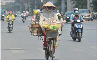 Hà Nội ngày nắng nóng, Hà Giang đề phòng mưa dông, lốc sét