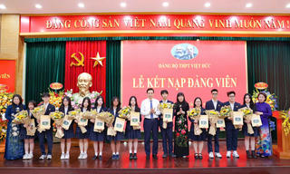 Tạo nguồn đảng viên từ trường học