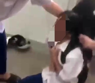 Vụ nữ sinh bị đánh trong nhà vệ sinh: Nhiều học sinh bị tạm dừng học tập