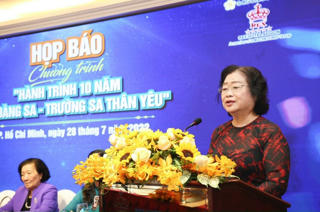 Mười năm 'lên rừng xuống biển' giúp người