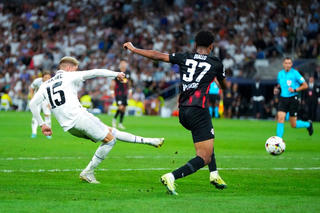 Real Madrid đánh bại Leipzig 2-0, giữ vững ngôi đầu bảng F 