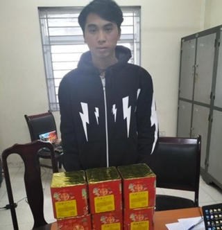 Hà Nội: Khởi tố nam thanh niên vận chuyển trái phép hơn 8,5 kg pháo nổ