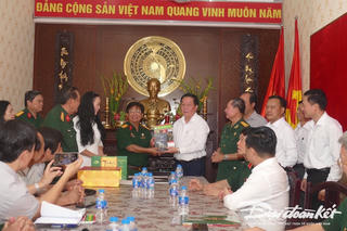 Trưởng ban Tuyên giáo Trung ương Nguyễn Trọng Nghĩa chúc Tết tại TP HCM