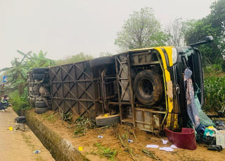 Nguyên nhân vụ lật xe khách khiến hàng chục người bị thương ở Quảng Trị