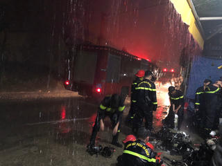 Bạc Liêu: Cháy dữ dội tại cửa hàng trang trí nội thất