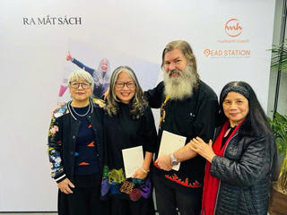 Thơ của người đàn bà yêu chồng