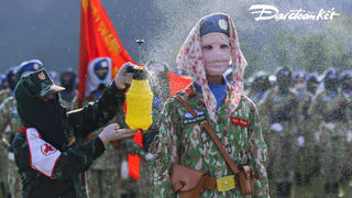 Nữ chiến sĩ A80 với những cách chống nắng đặc biệt trên thao trường