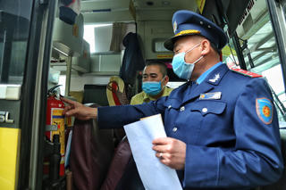 Thanh tra giao thông kiểm tra bến xe dịp cận Tết