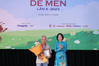 Nhà văn Trần Đức Tiến được vinh danh'Hiệp sĩ Dế Mèn'