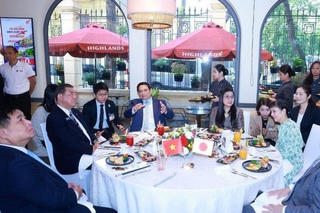 Hai Thủ tướng Việt Nam-Nhật Bản thưởng thức càphê, tham quan Bảo tàng Lịch sử