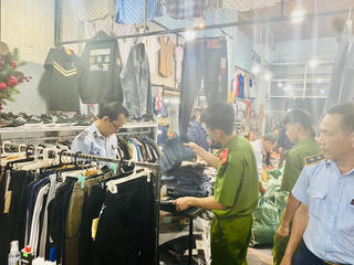 Đắk Lắk: Tạm giữ hơn 1.000 quần áo, giày dép có dấu hiệu vi phạm
