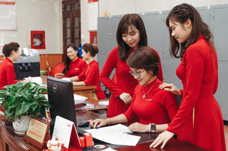 Phụ nữ Agribank: Tô thắm thêm phong trào 'Hai giỏi'