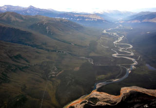 Các con sông ở Alaska đang chuyển màu cam