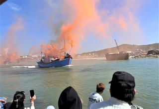 Quảng Ngãi: Ngư dân Sa Huỳnh xông biển đầu năm mới