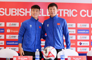 HLV Kim Sang Sik: 'Bước được một chân' vào chung kết nhưng không chủ quan