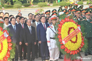 Trưởng Ban Tuyên giáo và Dân vận Trung ương dâng hương tưởng niệm Anh hùng Liệt sỹ tại Quảng Nam