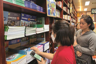 Mua sách giáo khoa: Cách nào tránh mua phải hàng giả?
