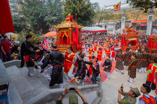 Nếu đi đến tận cùng ngôi làng, bạn sẽ thấy nhân loại ở đó