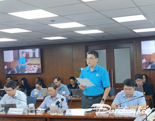 Công đoàn TP HCM tổ chức các chuyến tàu và chuyến bay hỗ trợ công nhân về quê đón Tết