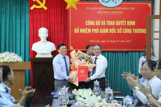 Ông Mai Mạnh Toàn, Cục trưởng Cục Quản lý thị trường tỉnh Đắk Lắk giữ chức Phó Giám đốc Sở Công Thương