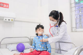 Quảng Ninh: Cứu sống bé 6 tuổi ăn bim bim tẩm thuốc diệt chuột