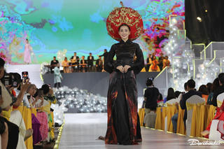 Đặc sắc đêm khai mạc Lễ Hội Áo dài TP HCM 2024