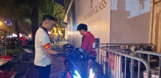 Đánh võng xung quanh hồ Hoàn Kiếm, hàng loạt 'quái xế' bị xử lý 