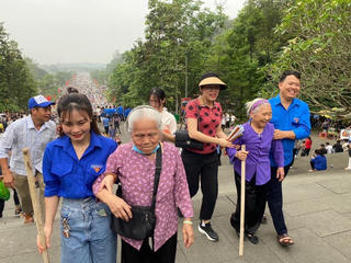 Phú Thọ: Hình ảnh đẹp của những đoàn viên tình nguyện dịp Lễ hội Đền Hùng