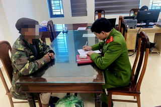 Đối tượng bị truy nã về hành vi giao cấu với trẻ em ra đầu thú