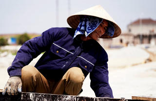 Hà Tĩnh: Người lao động vật vã mưu sinh giữa đợt nắng nóng gay gắt đầu mùa