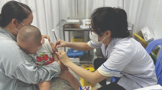 Tỷ lệ tiêm chủng thấp, ca mắc bạch hầu tăng