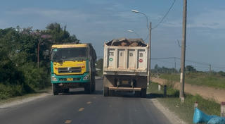 Ám ảnh xe chở đất đá trên quốc lộ