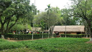 Giáo dục lòng yêu nước qua những di tích lịch sử, cách mạng