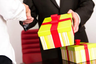 Đà Nẵng: Yêu cầu cán bộ, đảng viên không biếu, tặng quà Tết Quỹ Mão cho cấp trên 