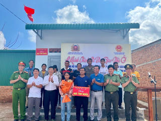 Đắk Lắk: Thị xã Buôn Hồ bàn giao nhà tình nghĩa cho hộ nghèo