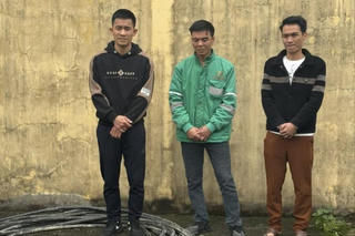 3 công nhân cắt trộm dây cáp của công ty