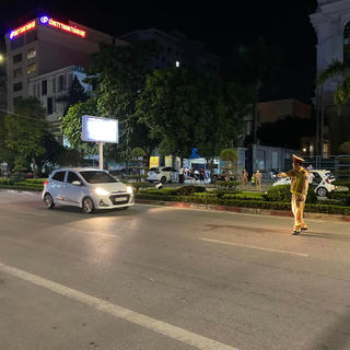 Lái xe biển xanh đi đón đoàn công tác bị 'dính' nồng độ cồn